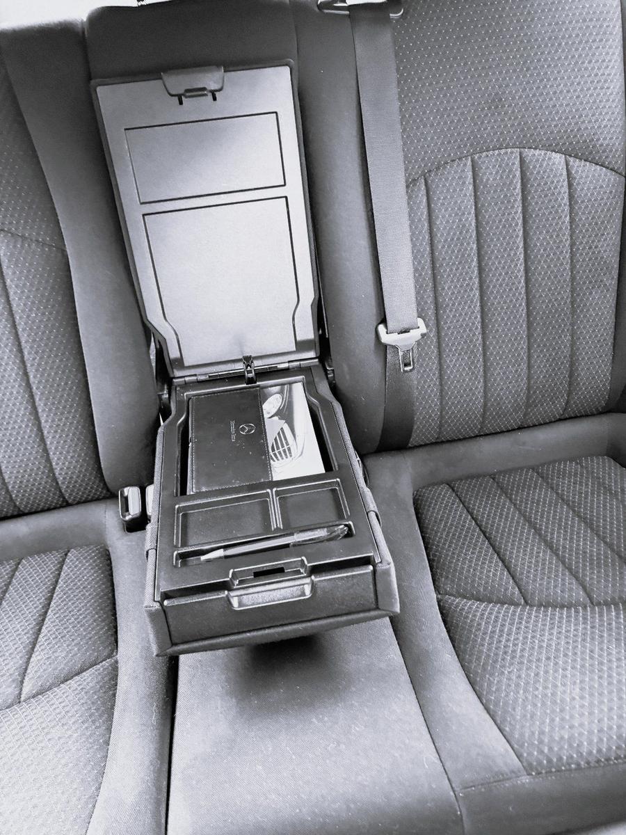 Mercedes-Benz E220 2006 — photo 13
