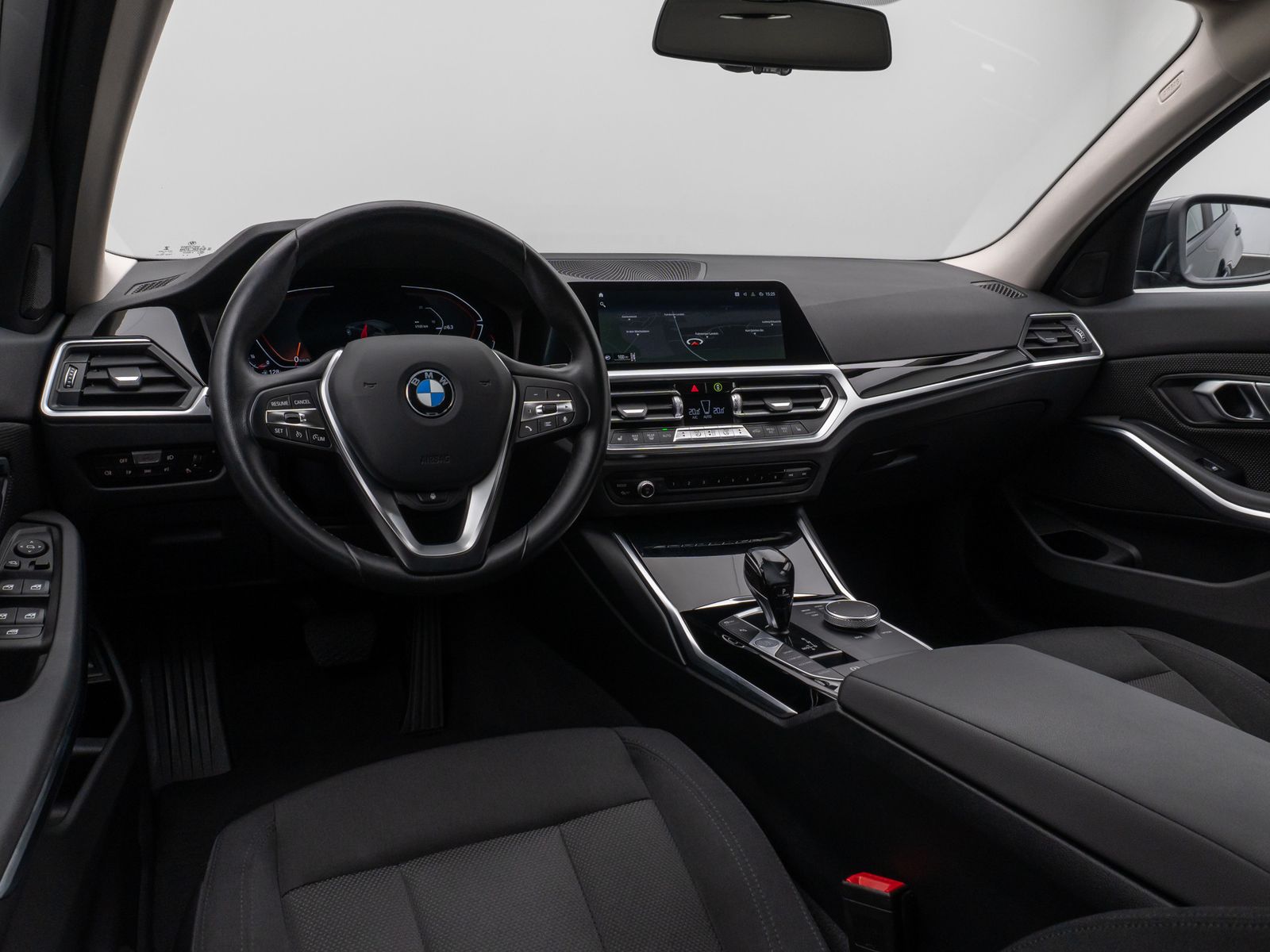 Fahrzeugabbildung BMW 320d Kamera DAB HiFi Komfort Alarm Standheizung