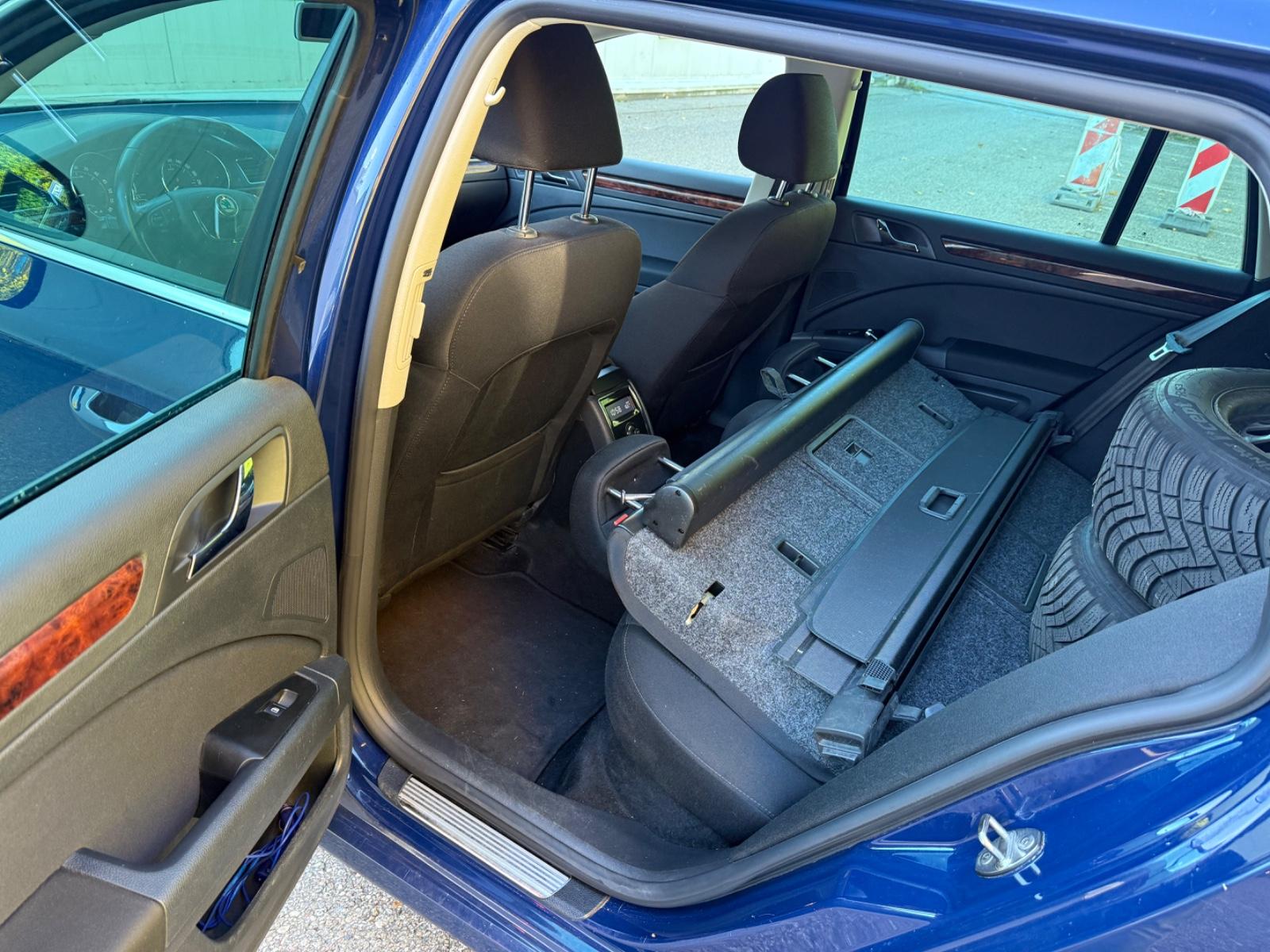 Skoda Superb 2012 — photo 10