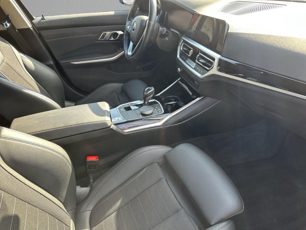 BMW 320 iA Touring SportLine ACC LED SHZ Navi PDCv+h