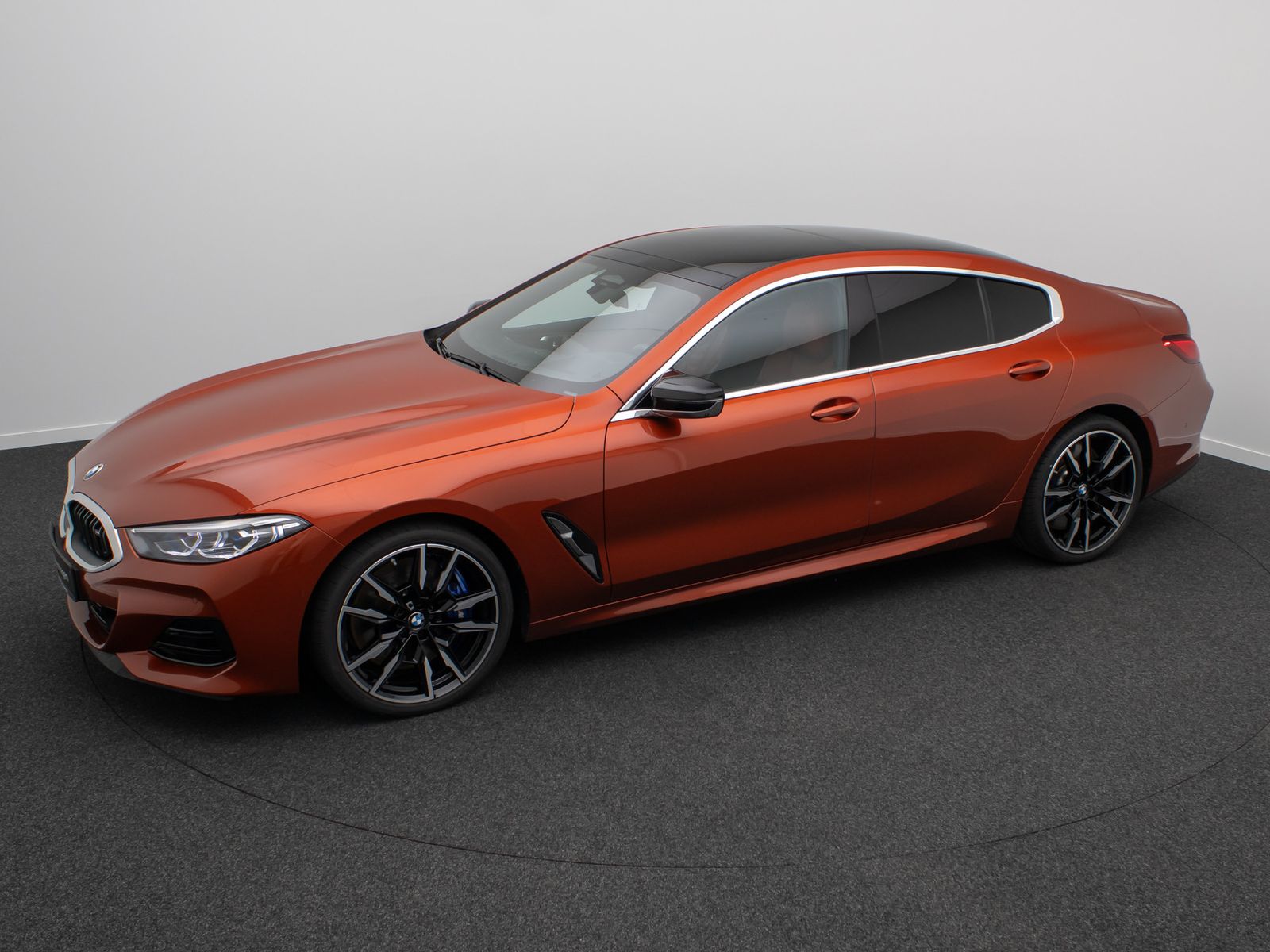 Fahrzeugabbildung BMW M850i xD Gran Coup&eacute; Panorama Individual B&W Voll