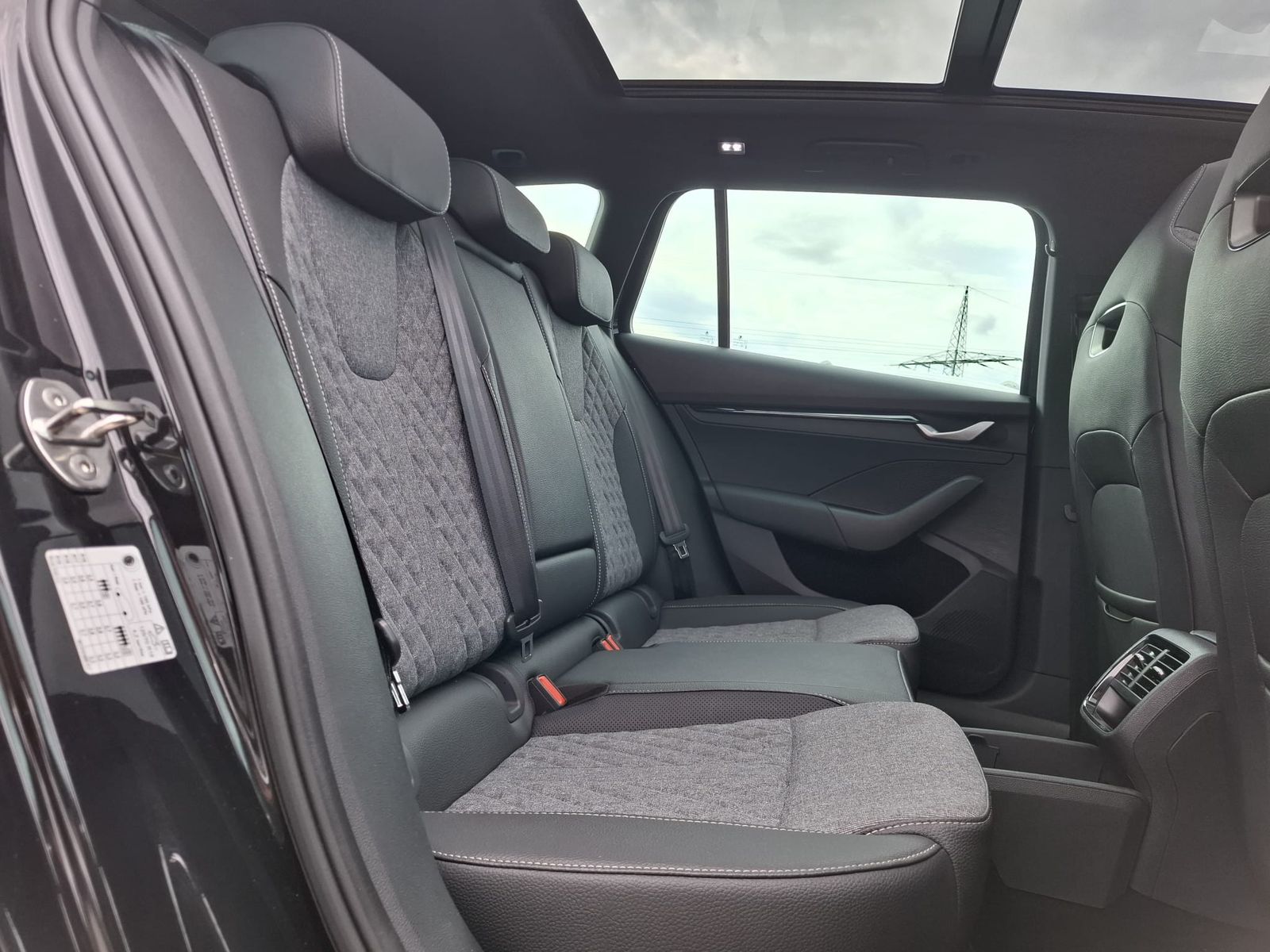 Fahrzeugabbildung SKODA Octavia 1.5 DSG Sportline PANO*MATRIX*AHK*5J.GAR