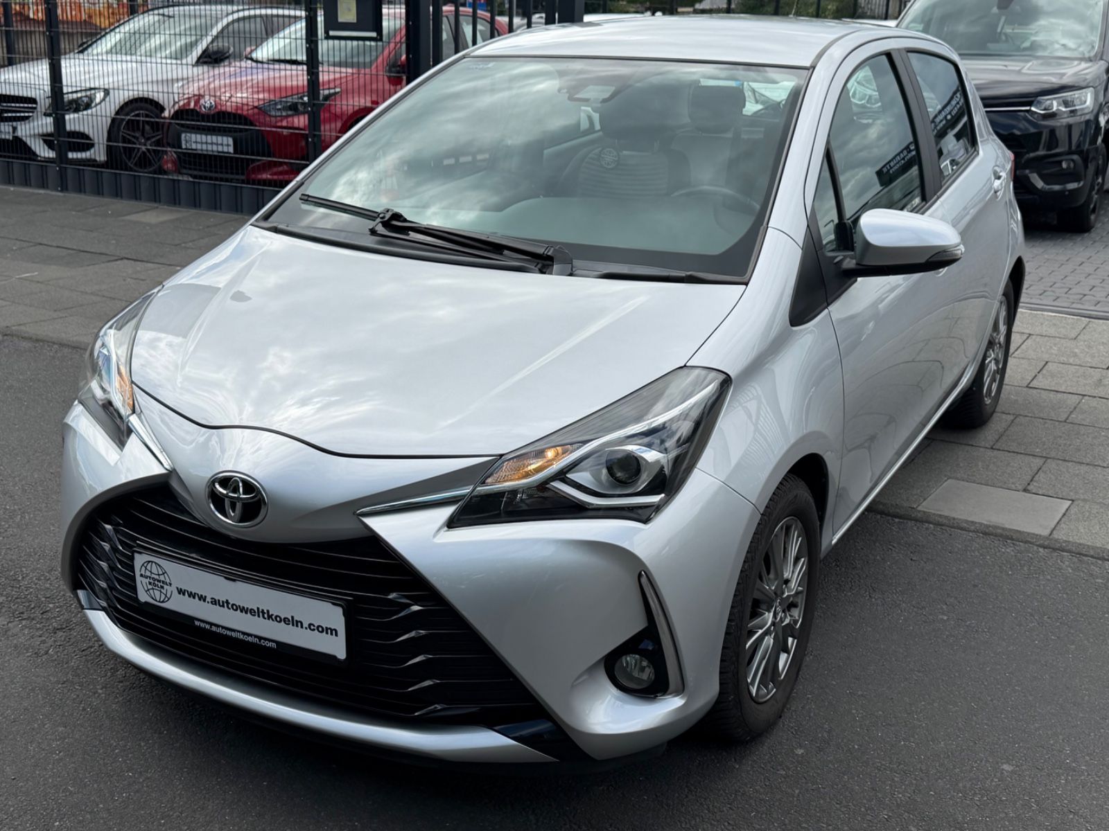 TOYOTA Yaris