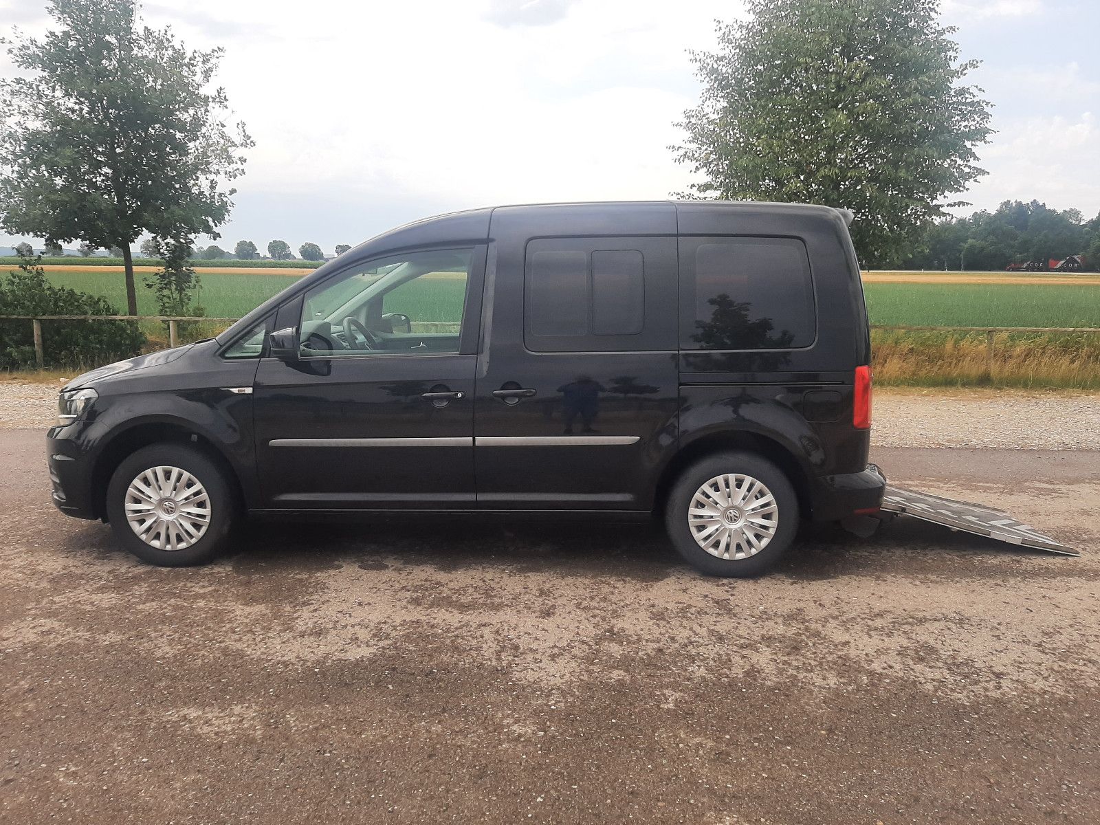 VW Caddy 2.0 TDI Rollstuhlrampe Behindertengerecht