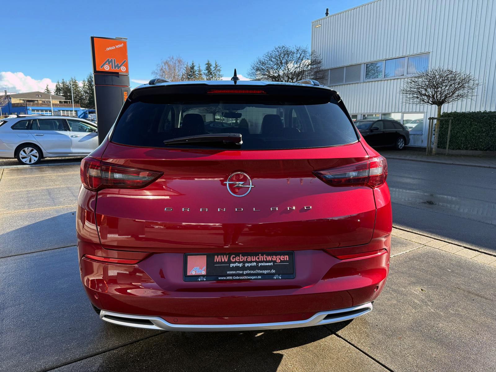 Fahrzeugabbildung Opel Grandland Ultimate PlugIn 1.6 Turbo ACC 360° AHK