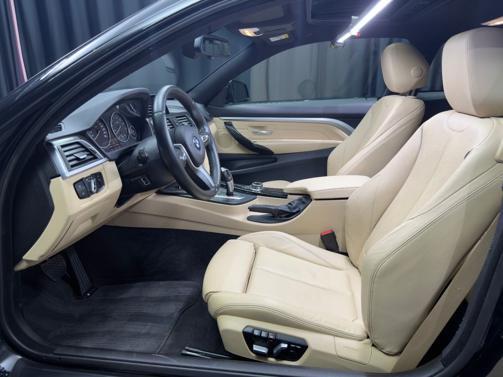 Fahrzeugabbildung BMW 440i Coupe M Sport|LCI|GLASDACH|SHADOWLINE