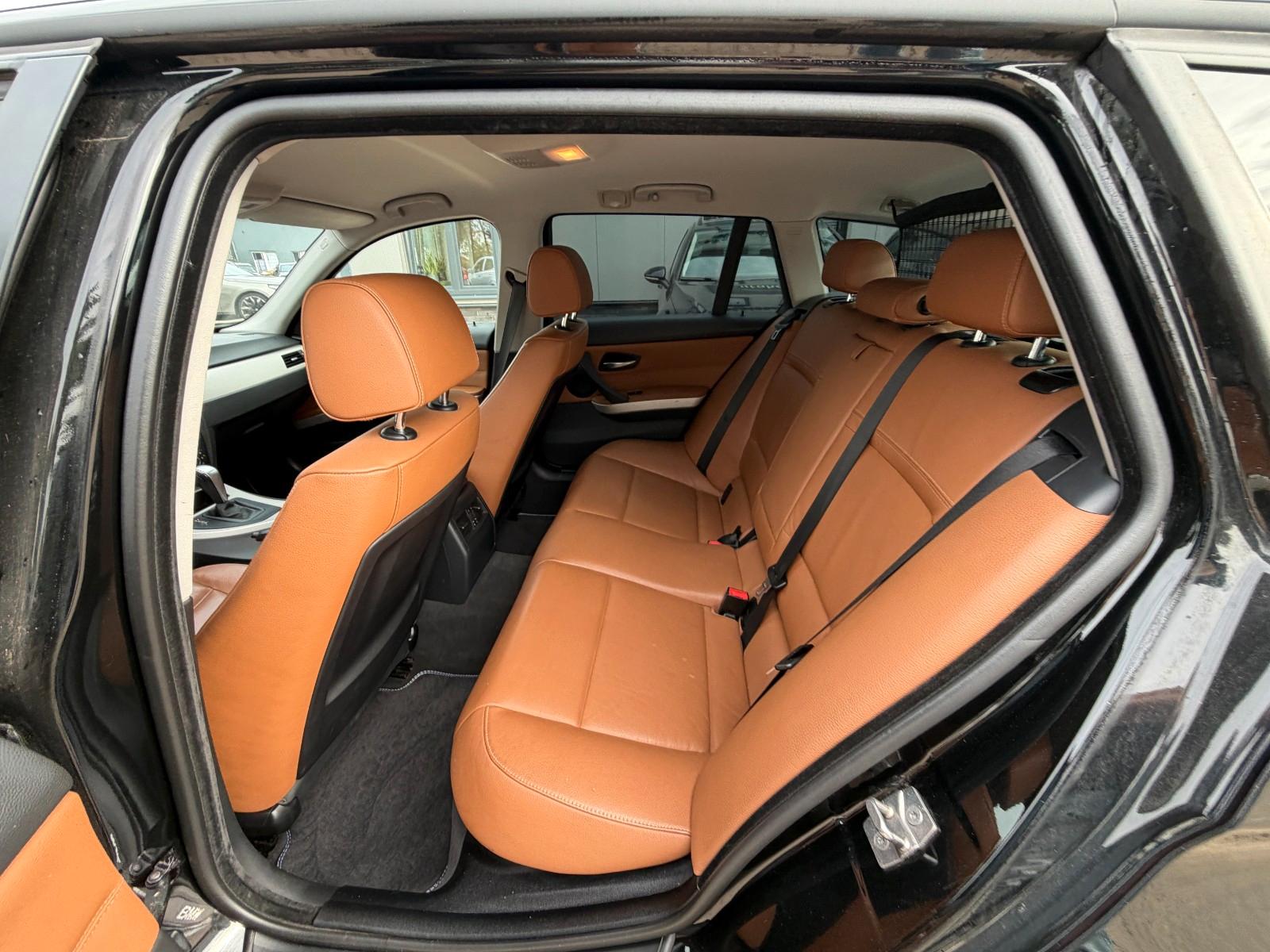 BMW 320 2009 — photo 11