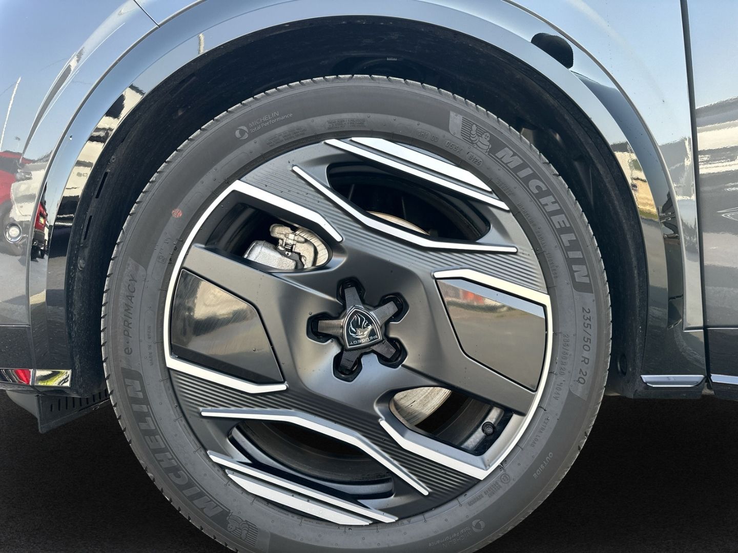 Fahrzeugabbildung Peugeot 3008 Dual-Elektromotor 325 Launch Edition Elektr