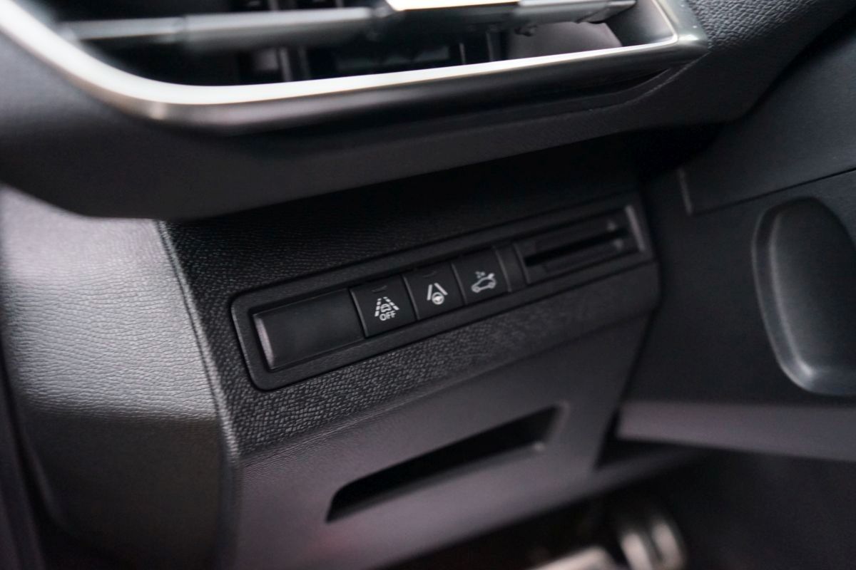 Fahrzeugabbildung Peugeot 5008 GT Pack*Black*7 Sitzer*Finanzierung 2.49%