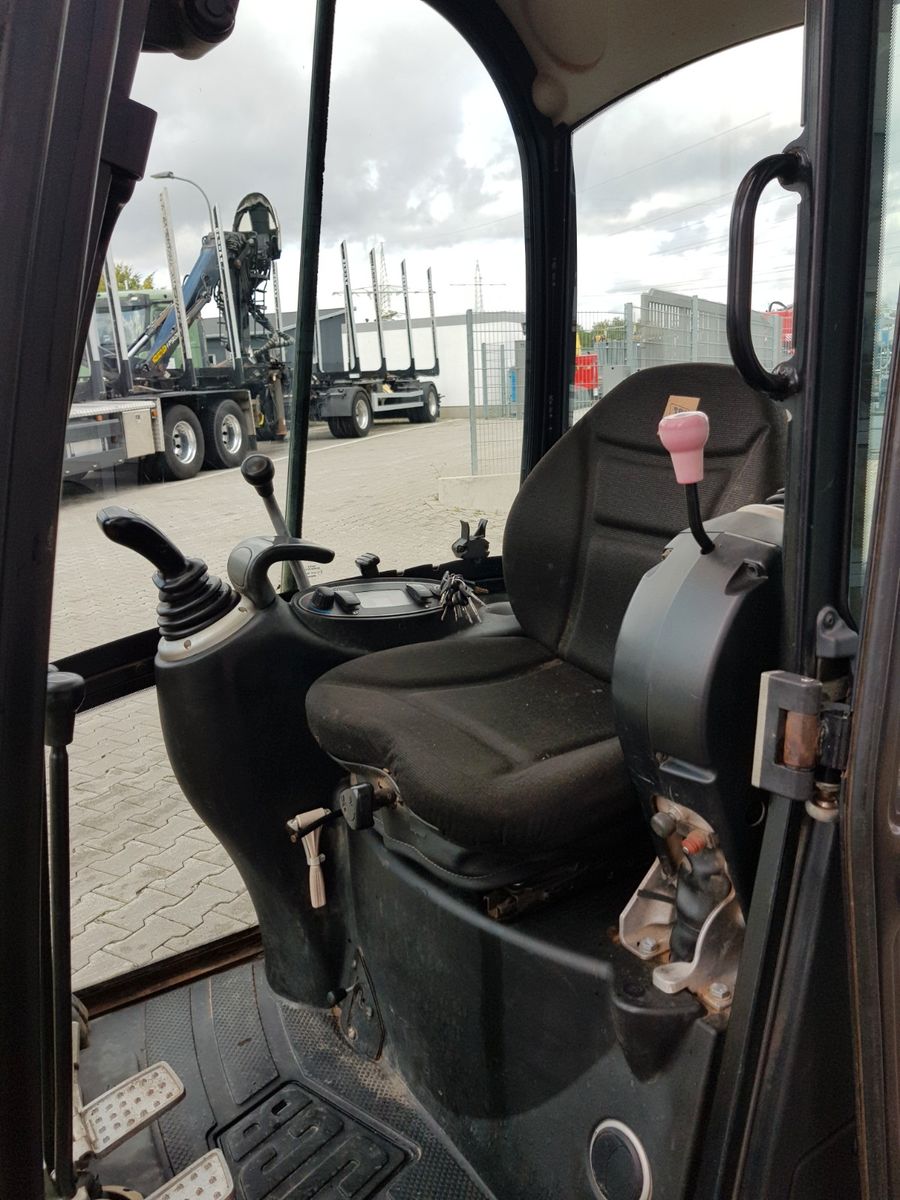 Fahrzeugabbildung JCB 8018 / 3.420h / hydrl. Grabenräumer / Tieflöffel