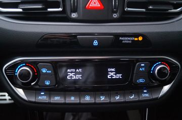 Hyundai i30 1.5 T-GDI N Line DCT-NAVI-LED-KAMERA-SHZG-