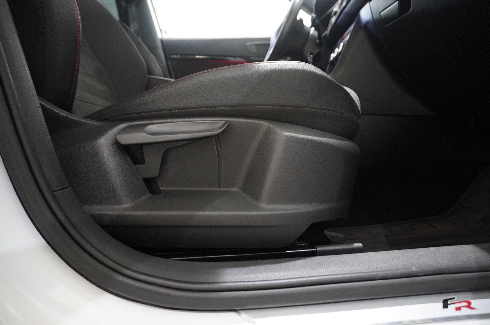 Fahrzeugabbildung SEAT Ateca 2.0 TDI FR SPORT DSG NAVI/LED/KAMERA/AHK