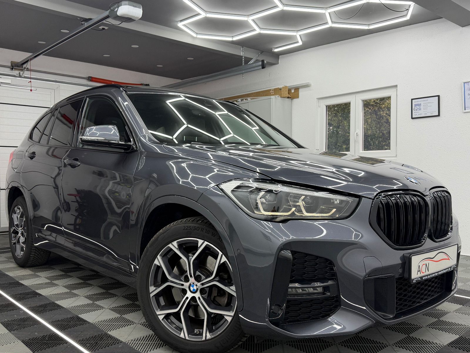 Fahrzeugabbildung BMW X1 sDrive 20 d M SPORT/KAM/LED/PANO/ACC