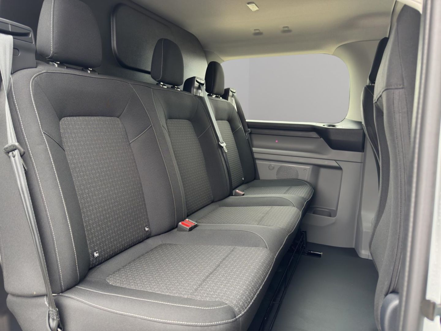 Fahrzeugabbildung Ford Transit Custom Kasten 320 L2 Trend LED, 6 Sitze,