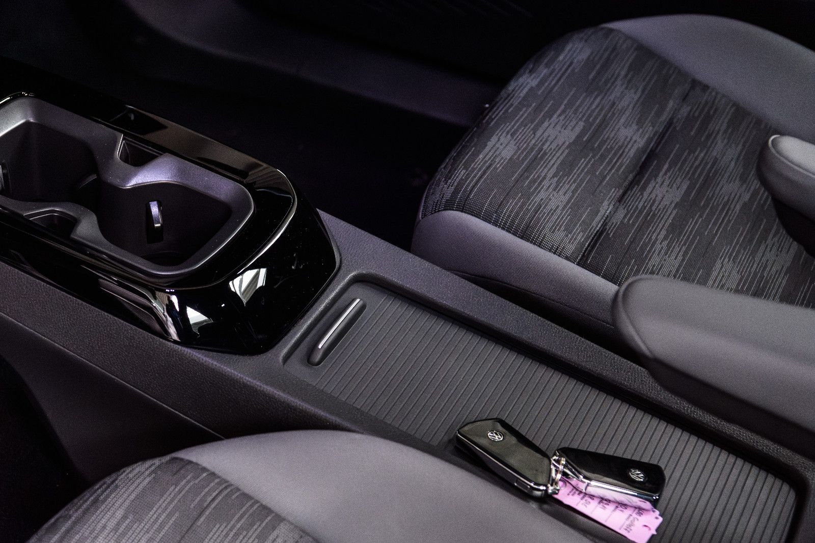 Fahrzeugabbildung Volkswagen ID.4 Pure Performance LED+360°KAM+KEYLESS+E-HECK