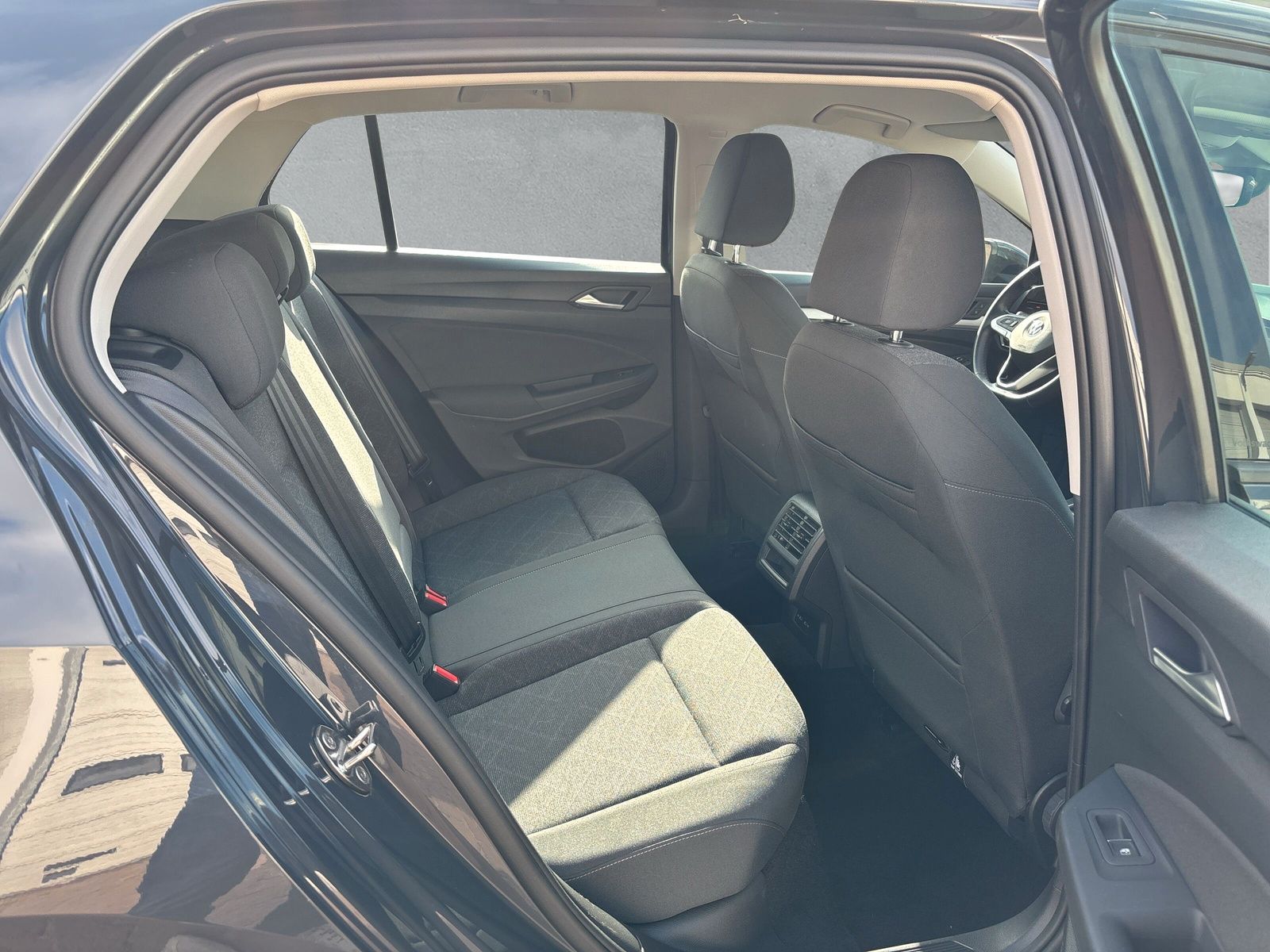 Fahrzeugabbildung Volkswagen Golf 2.0 TDI Life ACC LED AppConnect SHZ