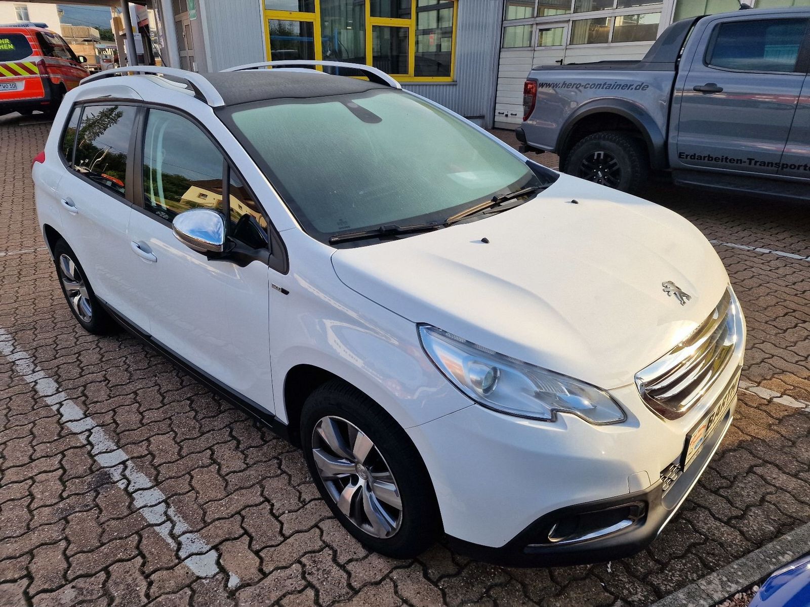 Fahrzeugabbildung Peugeot 2008 Style, AHK,Sitzheizung,PDC,Alus,Pano-Dach