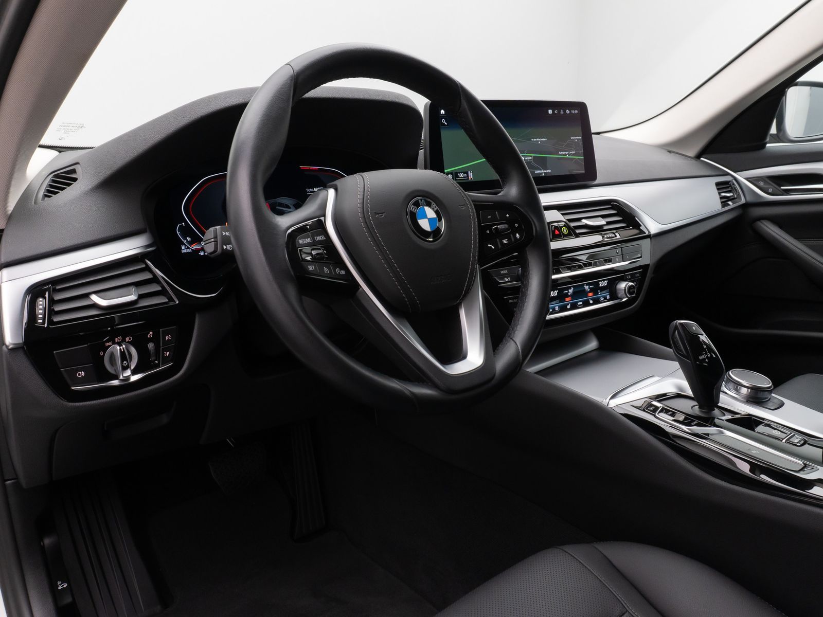 Fahrzeugabbildung BMW 520d Kamera DAB Leder 4xKlima AHK Alarm Sport