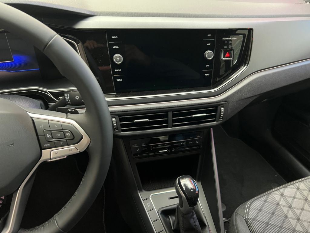 Fahrzeugabbildung Volkswagen Taigo 1.5 TSI R-Line Black Style 5 Jahre NW Gara