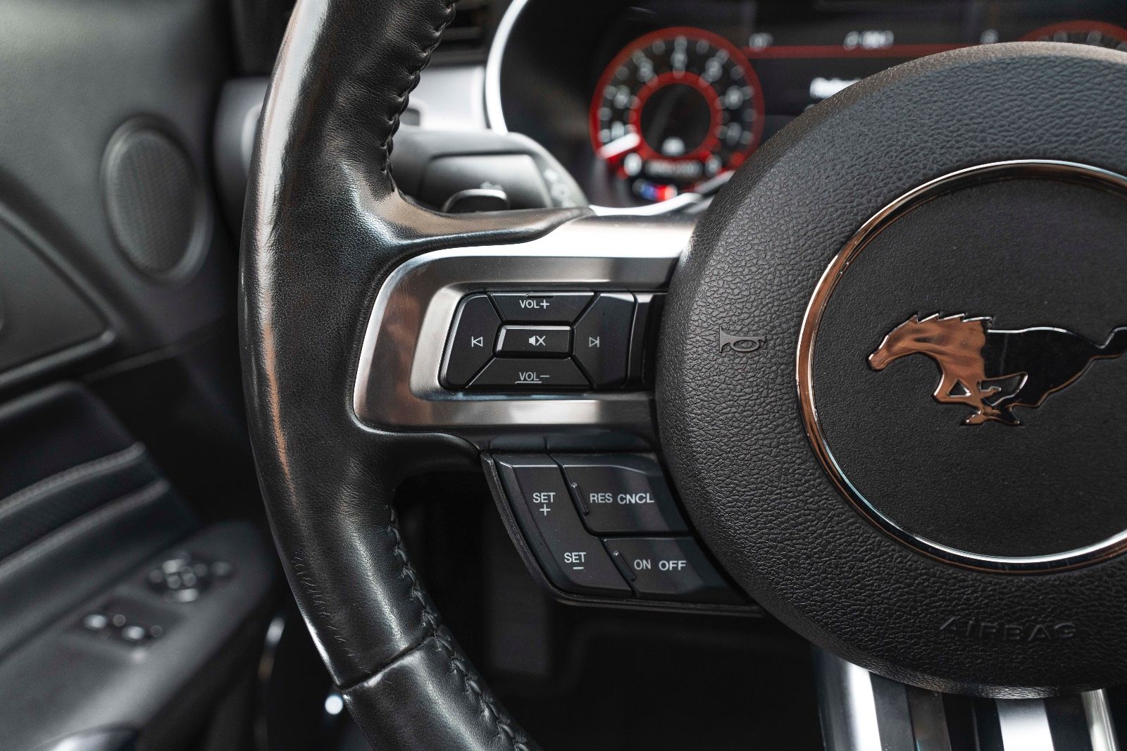 Fahrzeugabbildung Ford Mustang GT 5.0L KAM LED TOTW SHZ/K AUTO LEDER