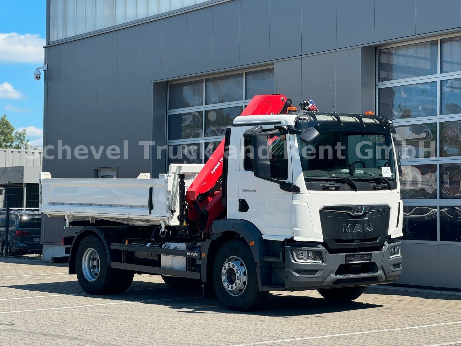 Fahrzeugabbildung MAN TGM 18.320 Dreiseitenkipper mit HMF 1320 K3 /4x2
