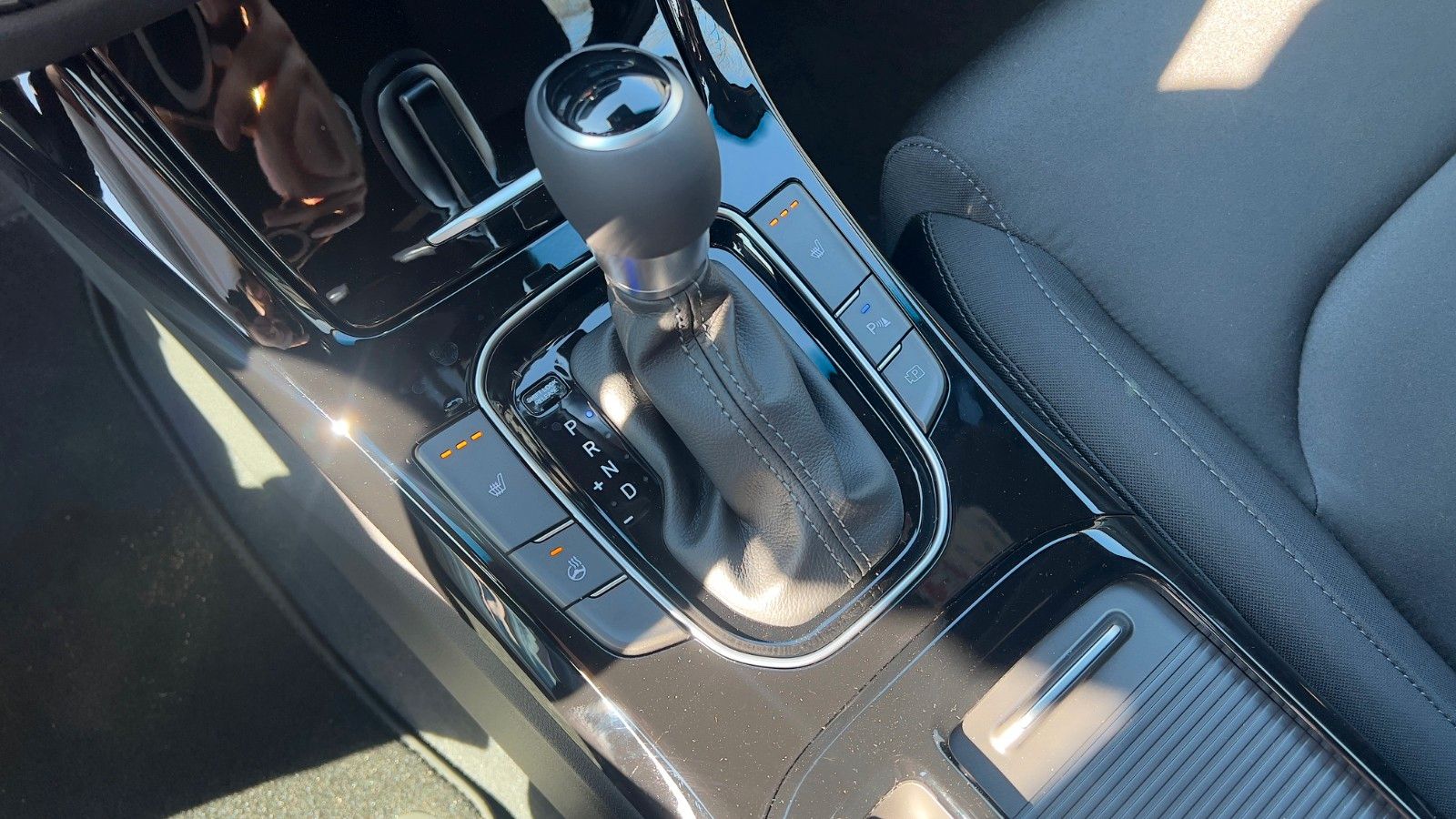 Fahrzeugabbildung Hyundai i30 1.0 T-GDI Advantage *Navi*CarPlay*RFK*LED*