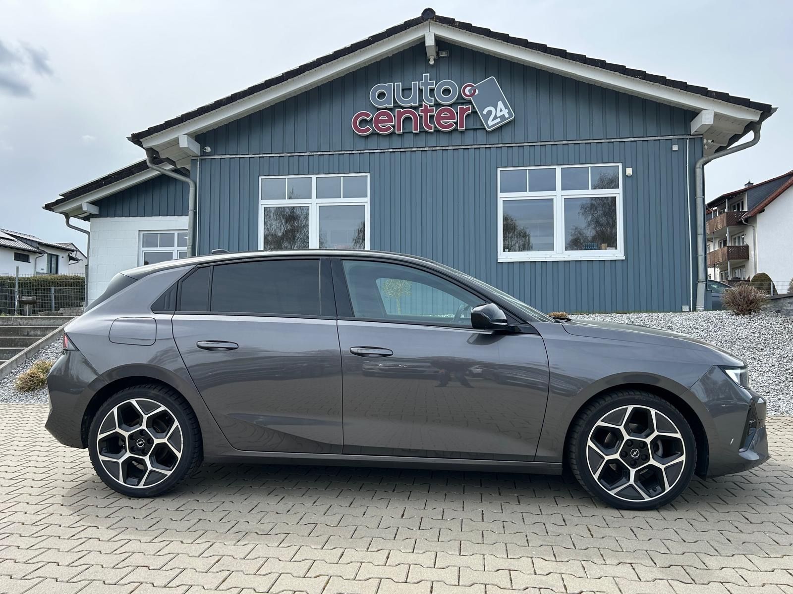 Fahrzeugabbildung Opel Astra Ultimate°Pano°Kamera°LED°Leder°HeadUp°