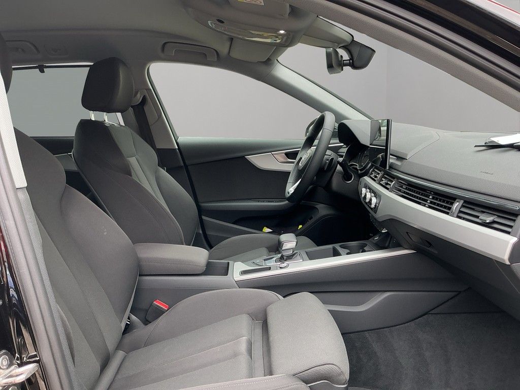 AUDI A4 2024