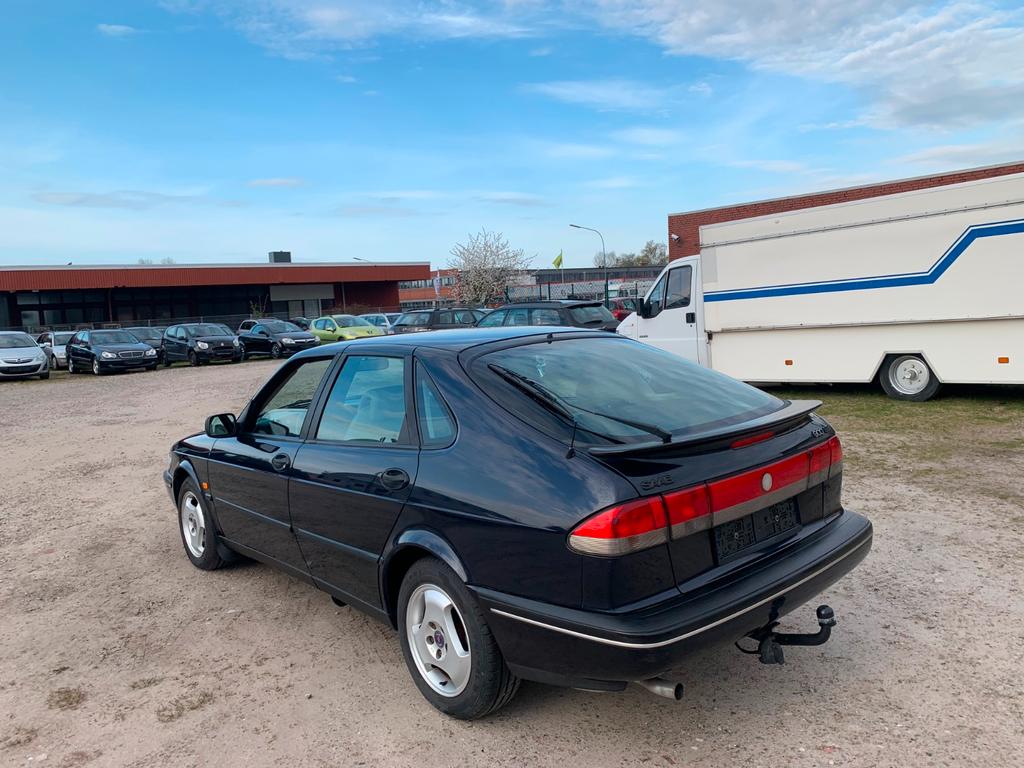 Saab 900