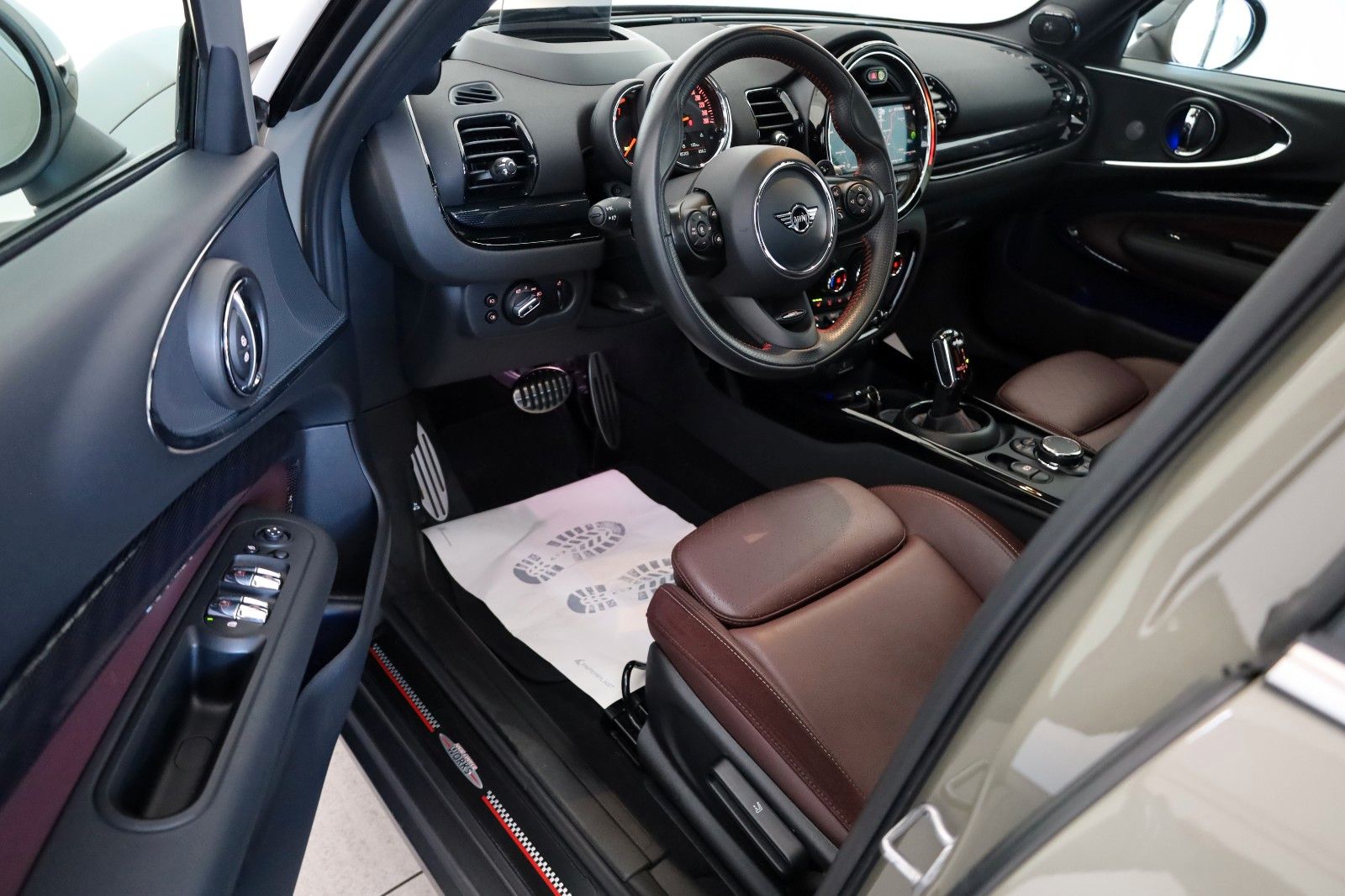 Fahrzeugabbildung MINI Clubman Cooper S All4 JCW Leder,Navi,LED,PanDach