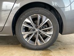 Fahrzeugabbildung Peugeot 508 Hybrid Allure Pack Autom. LED Navi ACC 17"