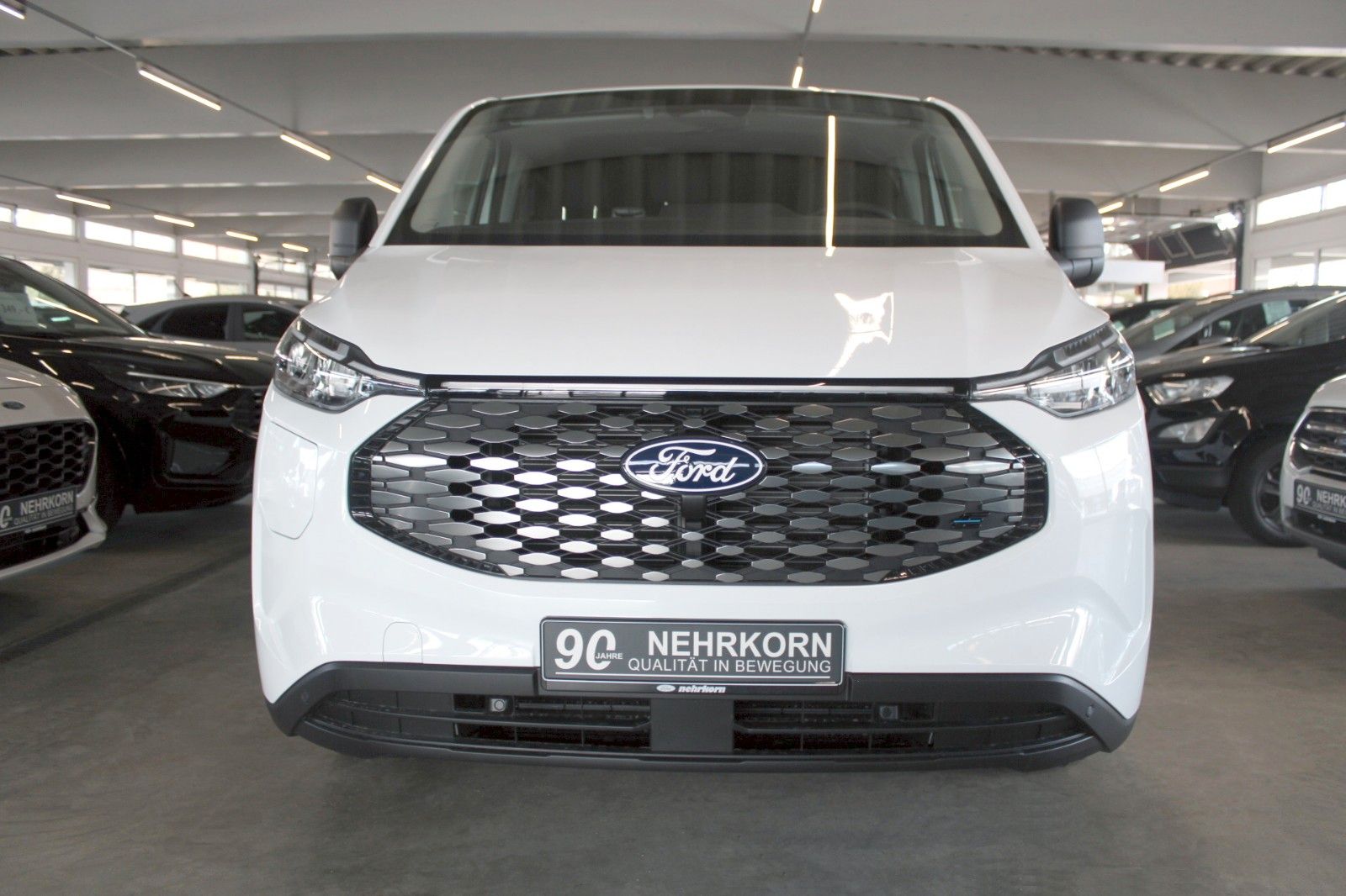 Fahrzeugabbildung Ford E-Transit Custom L1 TREND 9-Sitze AHK NAVI GJR