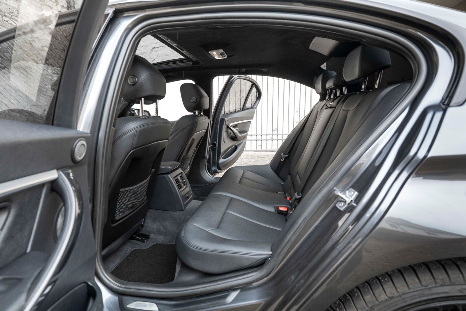 Fahrzeugabbildung BMW 335I M-Performace H&K KAM NAV ALC CARBON M