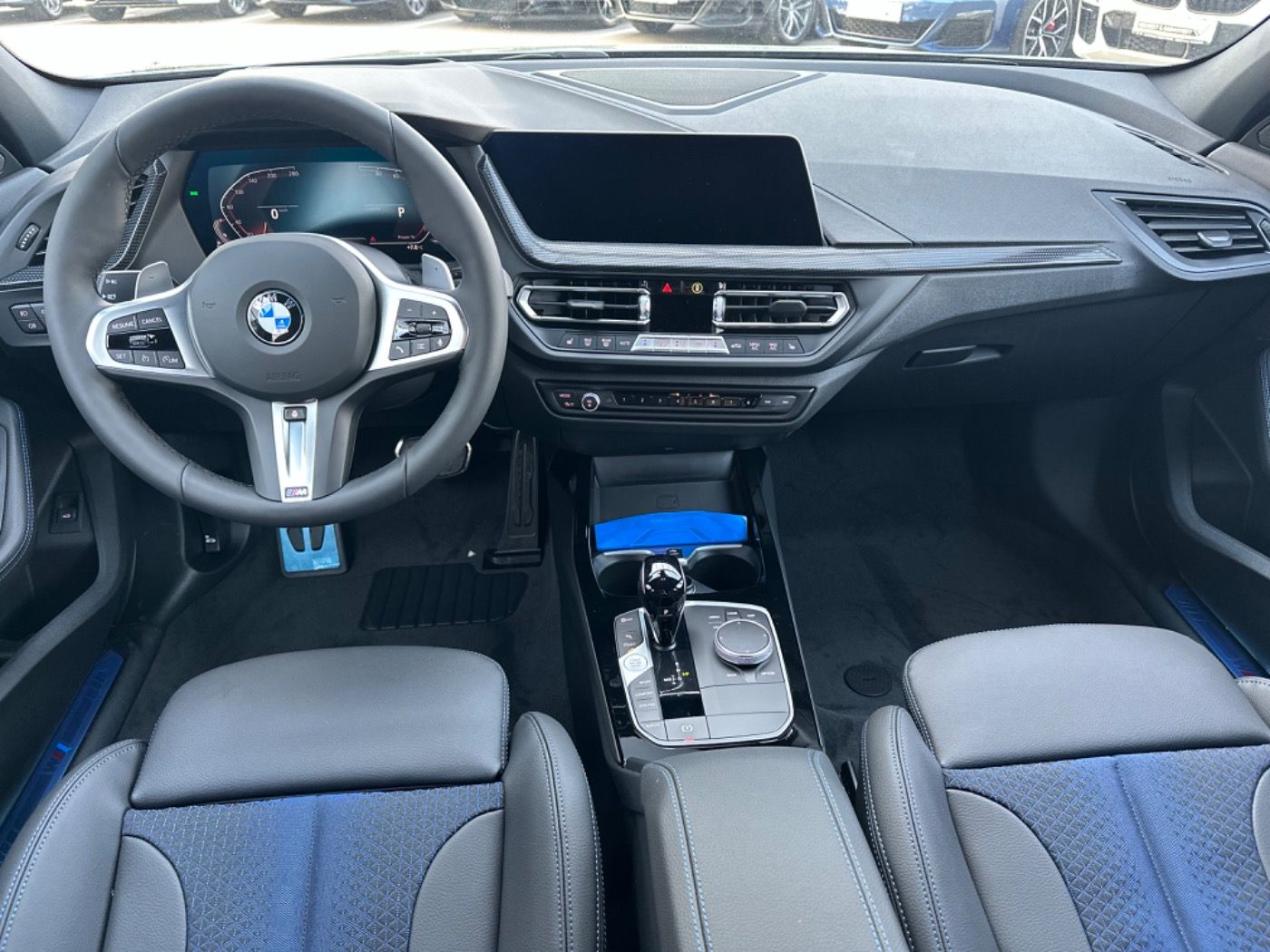 Fahrzeugabbildung BMW 120d xDrive M-Sportpaket HUD/RFK/AdaptLED/HiFi