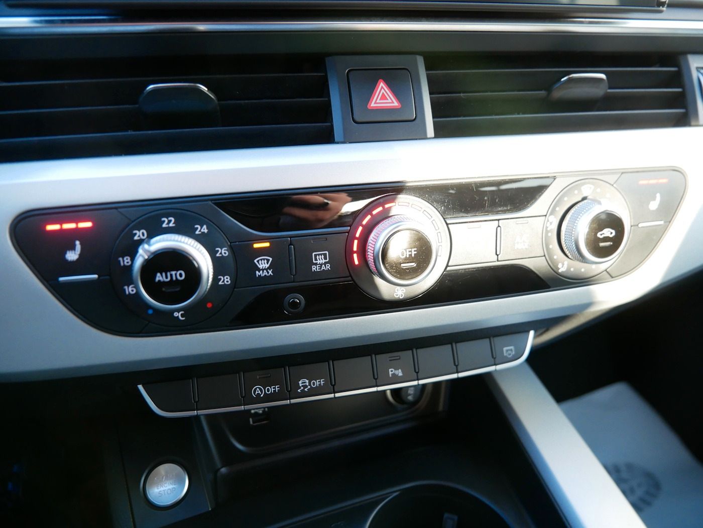 Fahrzeugabbildung Audi A4 2.0 TFSI Avant NAVI SHZ PDC Klimaautomatik LE