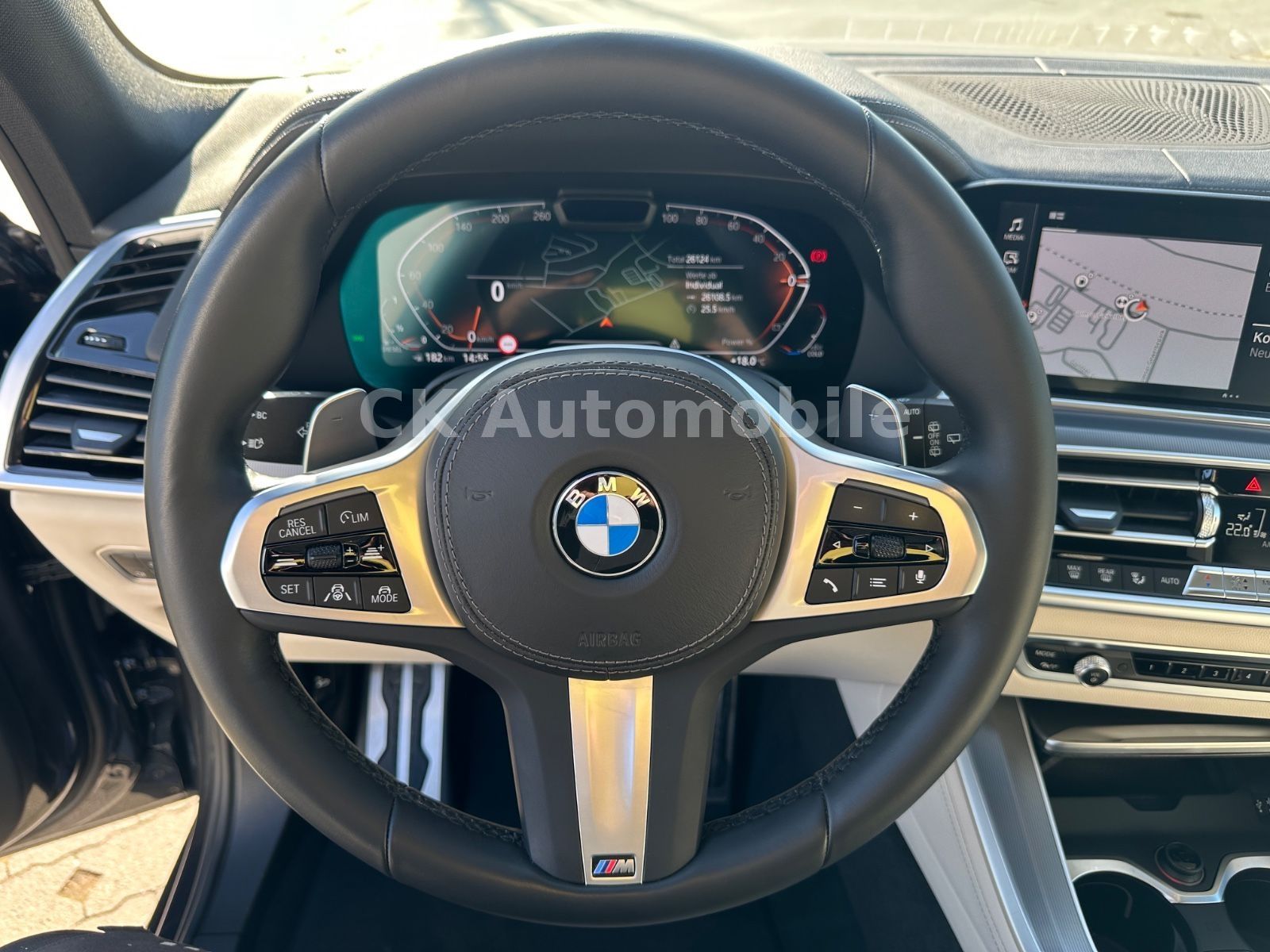 Fahrzeugabbildung BMW X5 xDrive 30d M-Sport/Navi/Head-Up/LED/22 Zoll