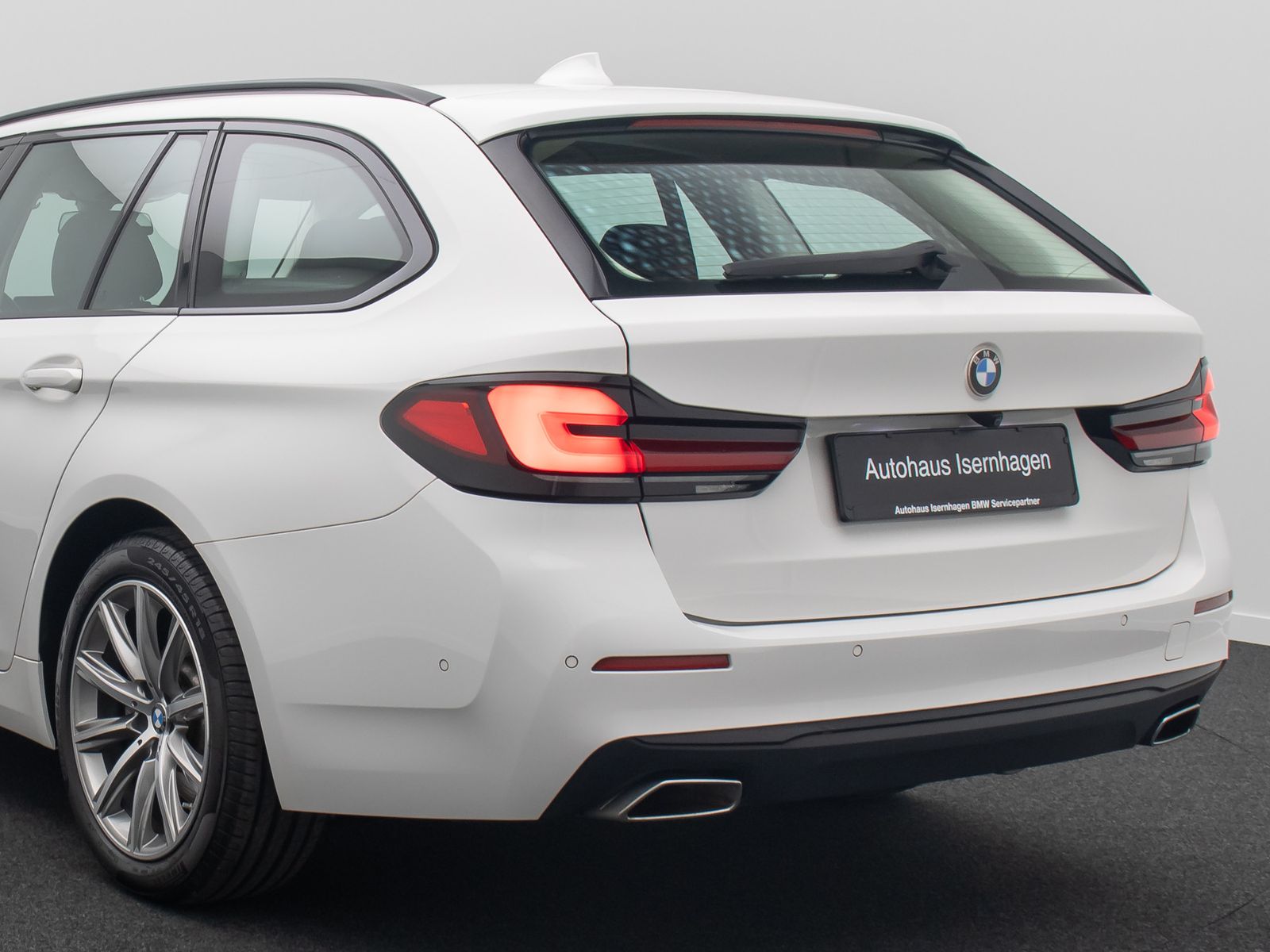 Fahrzeugabbildung BMW 520d Alarm AHK CockpitPlus Stop&go Kamera DAB