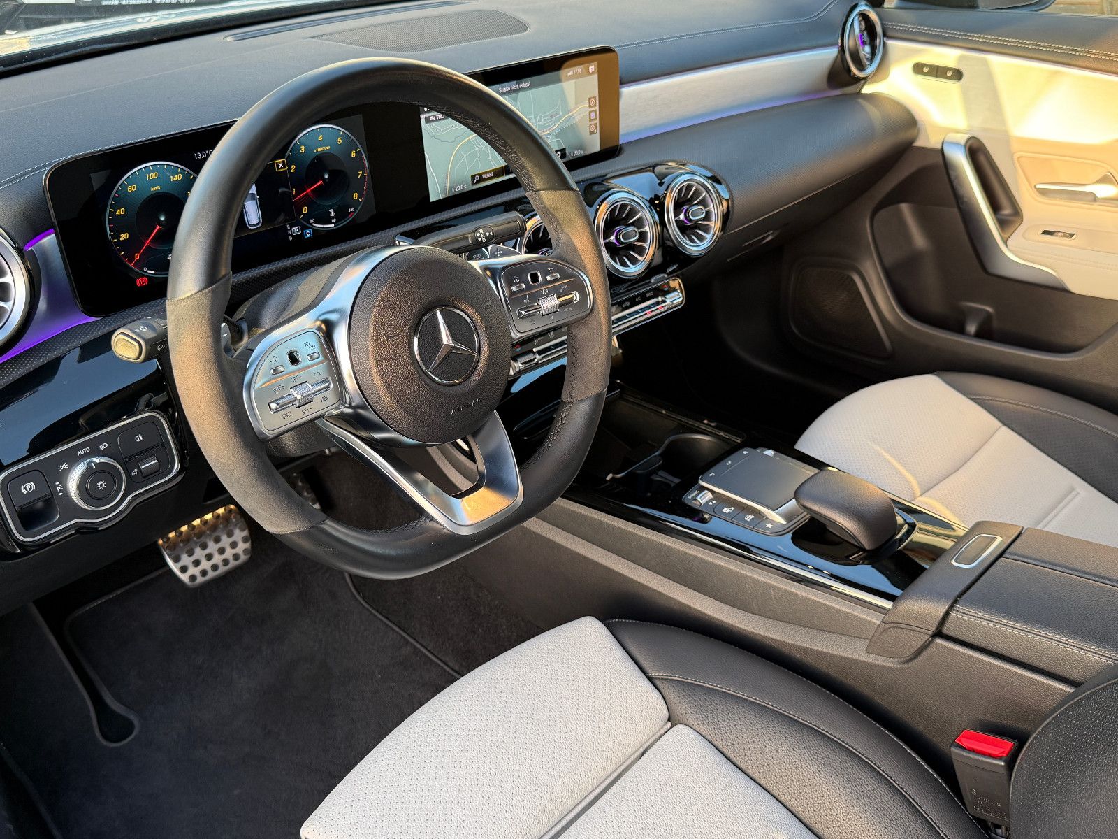 Fahrzeugabbildung Mercedes-Benz CLA 250 SB AMG-Line ACC Leder LED Memory Kamera