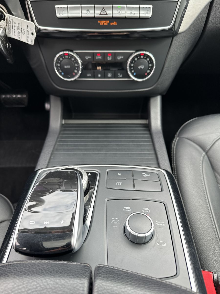 Fahrzeugabbildung Mercedes-Benz GLE 350d 4Matic 9G NAV+LED+SHZ+GLASDACH+EU6