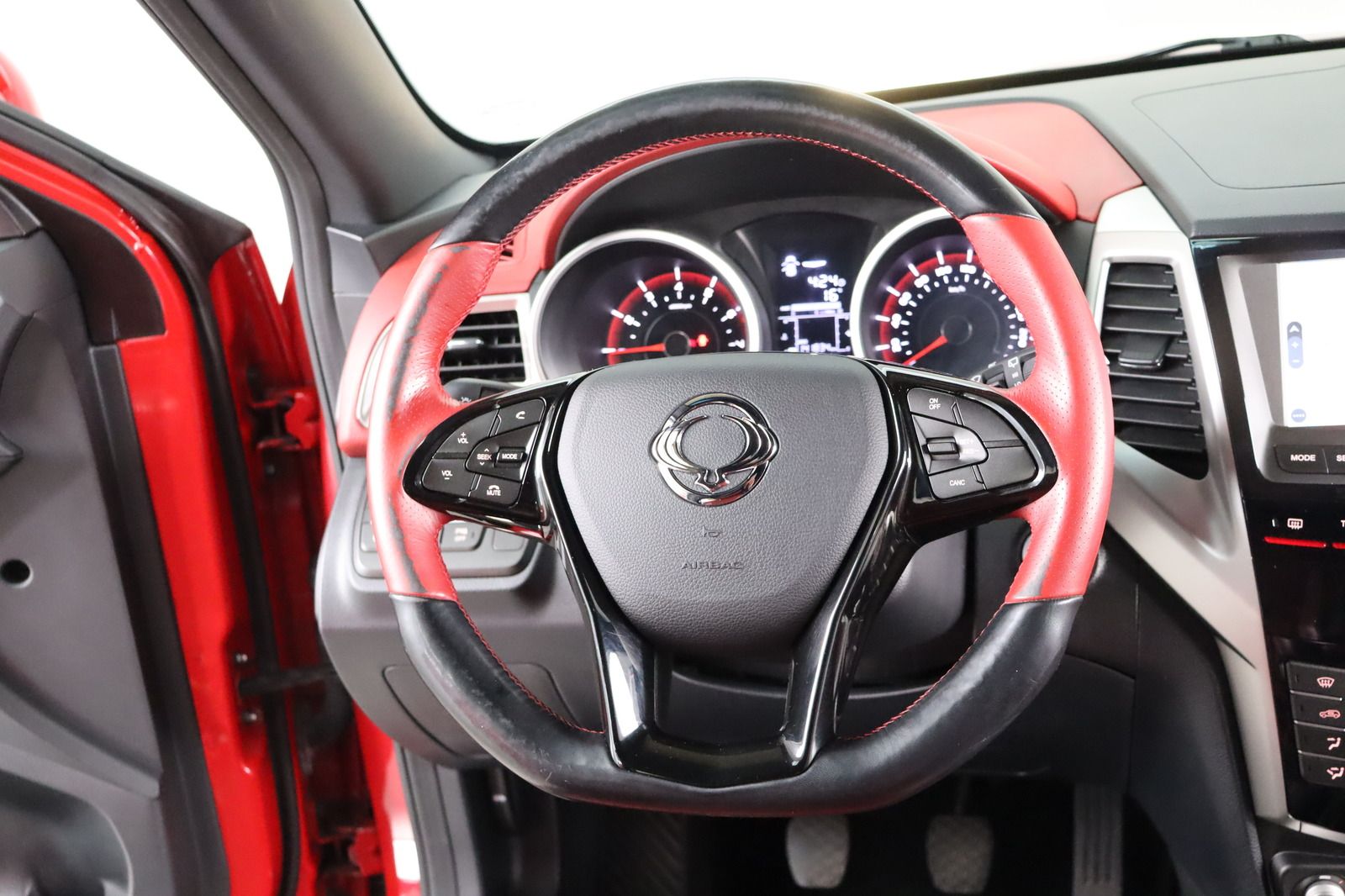 Fahrzeugabbildung Andere Ssangyong Tivoli * Leder * Navi * SHZ* e-XGi 160