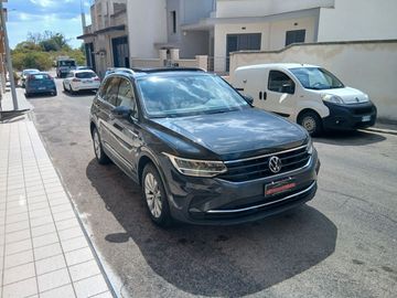 Volkswagen Tiguan - 1