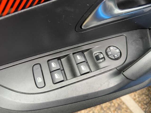 Foto Nummer 12: PEUGEOT 2008