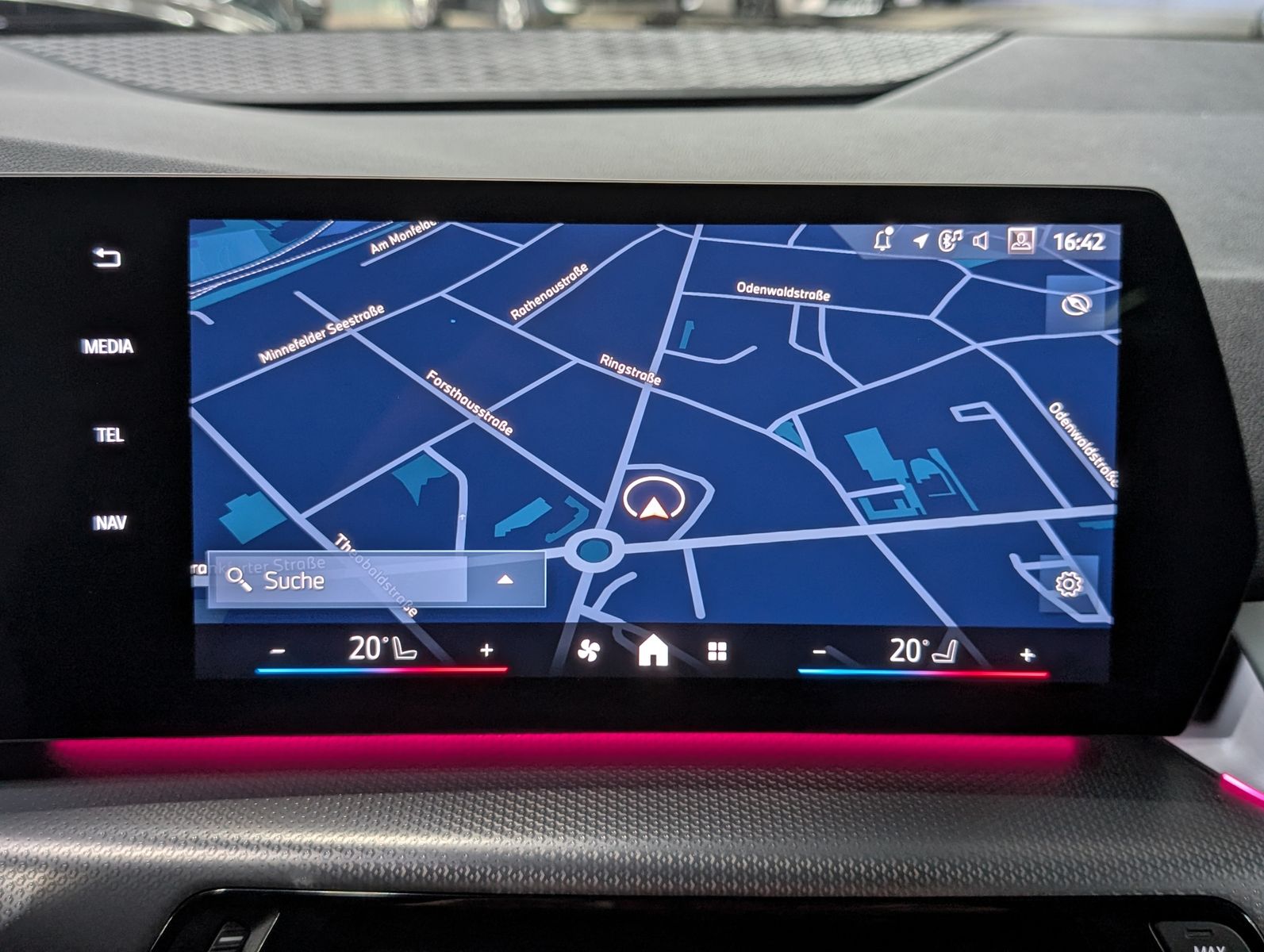 Fahrzeugabbildung BMW 218 Active Tourer  M Sport SHADOW PANO AHK LEDER