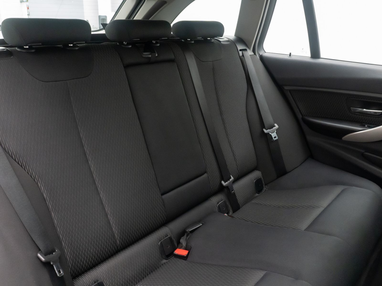 Fahrzeugabbildung BMW 320d PDC Panorama NaviBusiness KlimaAut Regensen