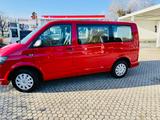 Volkswagen T6 Multivan - rote Volkswagen T6 Multivan