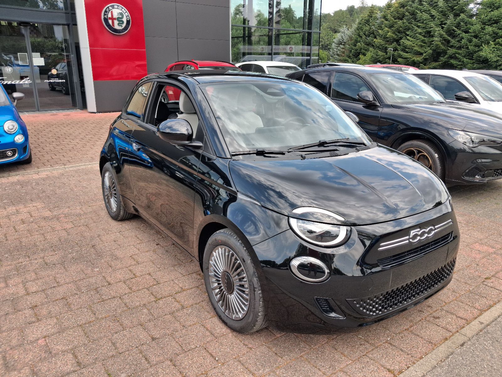 Fahrzeugabbildung Fiat 500 1.0 Hybrid FireFly 48 kW Icon