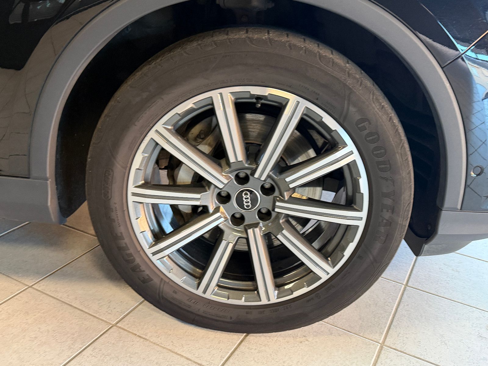 Fahrzeugabbildung Audi Q7 50 TDI Quattro/7-SITZE/PANO/HUD/AMBIENTE/KAME