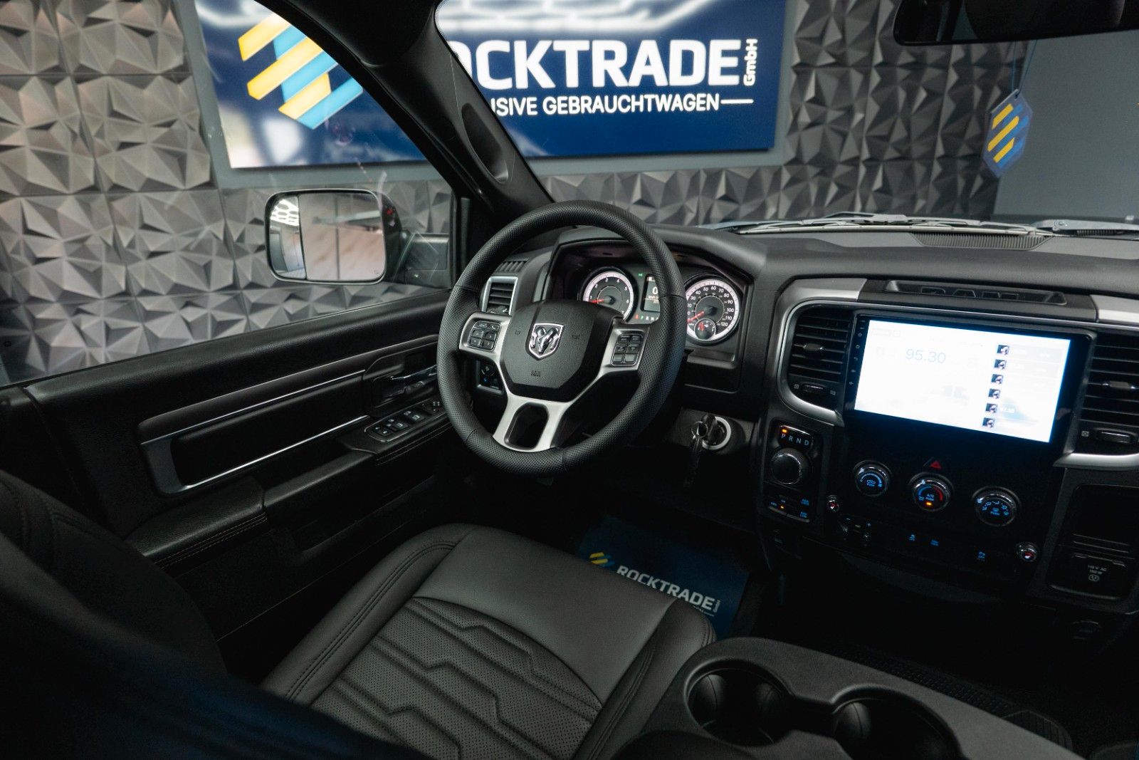 Fahrzeugabbildung Dodge RAM 5.7 V8 HEMI 4x4 OFFROAD Night-Paket LONG 19%