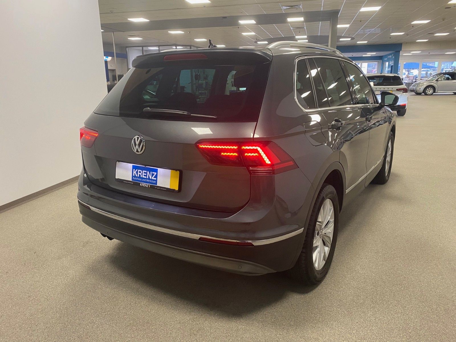 Fahrzeugabbildung Volkswagen Tiguan 2.0 TSI DSG 4MOTION Highline+ACC+DCC+NAVI