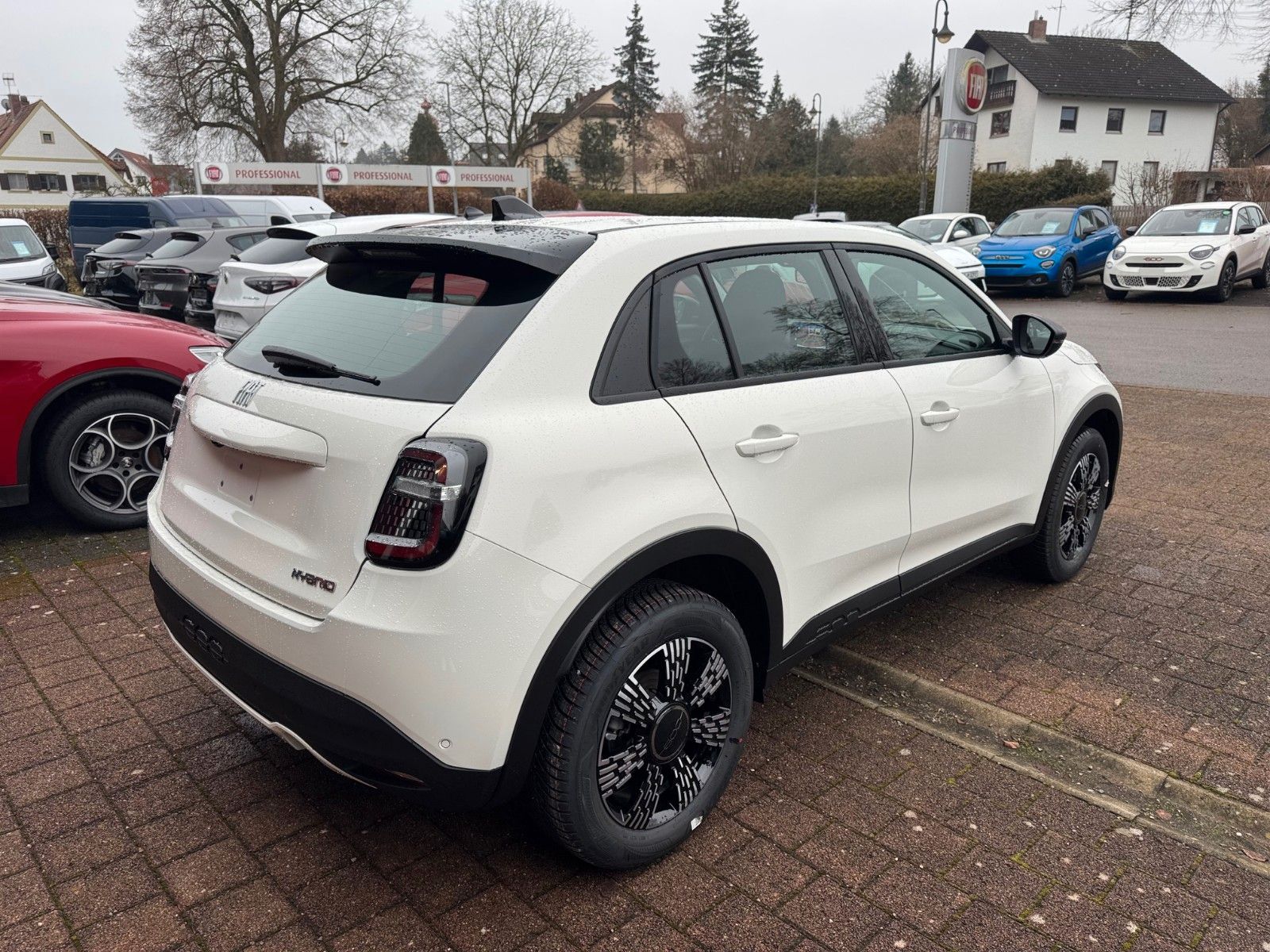 Fahrzeugabbildung Fiat 600 1.2 BUSINESS EDITION NAVI SITZHEIZUNG KLIMA